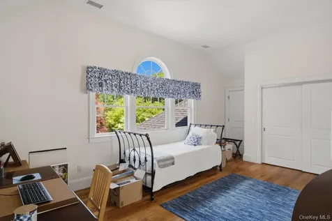 19 Cedarfield Lane Westhampton NY 11977