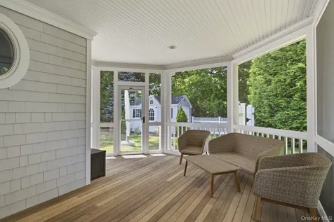 19 Cedarfield Lane Westhampton NY 11977