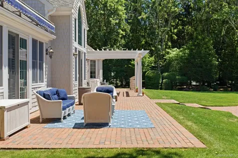 19 Cedarfield Lane Westhampton NY 11977