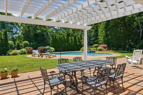 19 Cedarfield Lane Westhampton NY 11977
