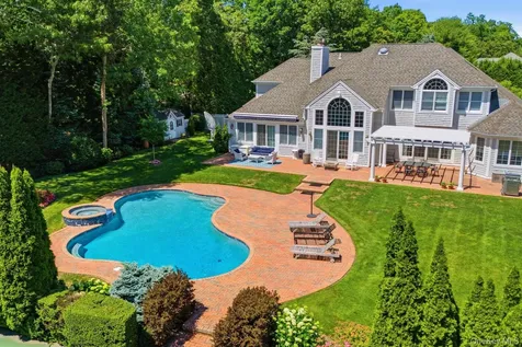 19 Cedarfield Lane Westhampton NY 11977