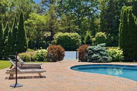 19 Cedarfield Lane Westhampton NY 11977