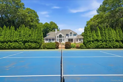 19 Cedarfield Lane Westhampton NY 11977
