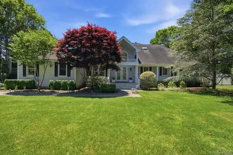 19 Cedarfield Lane Westhampton NY 11977