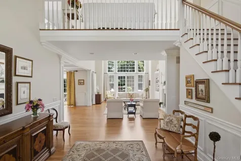 19 Cedarfield Lane Westhampton NY 11977