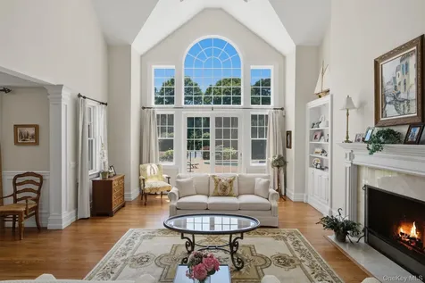 19 Cedarfield Lane Westhampton NY 11977