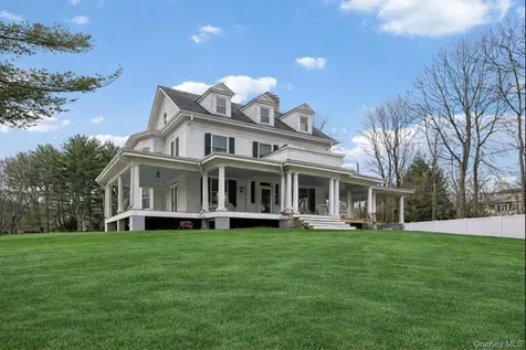 397 Split Rock Road Syosset NY 11791
