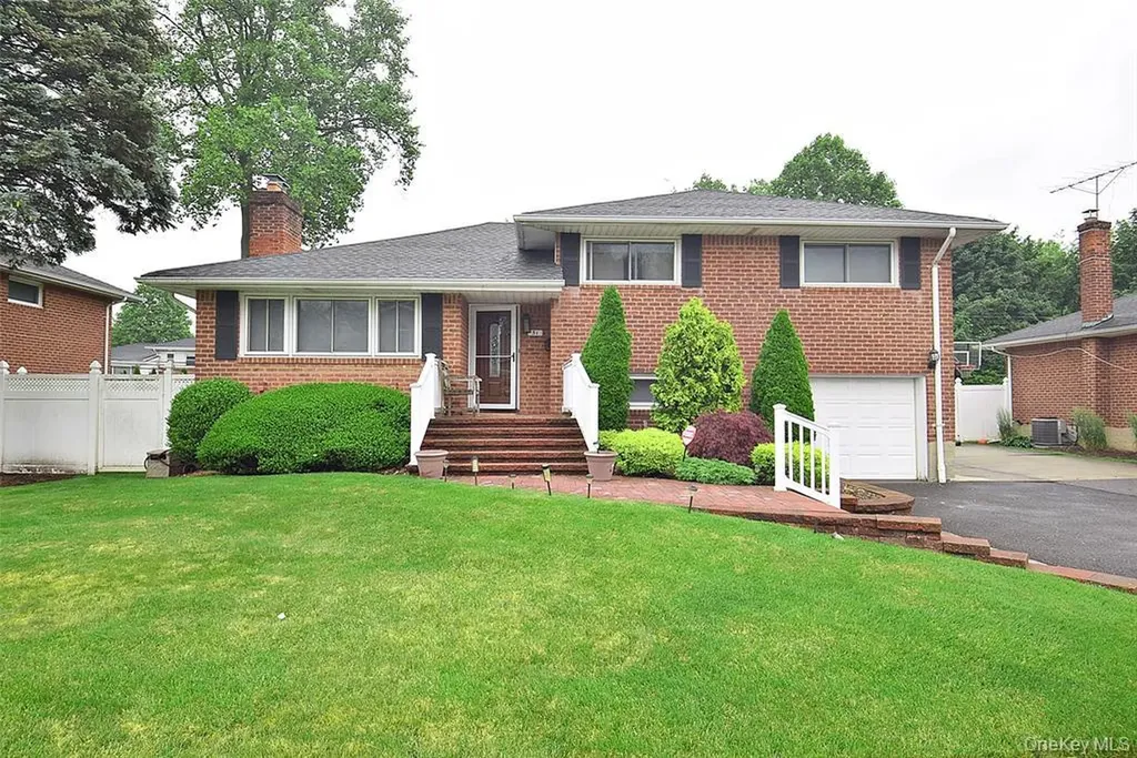 51 Whitman Avenue Syosset NY 11791