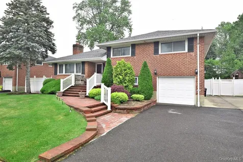 51 Whitman Avenue Syosset NY 11791