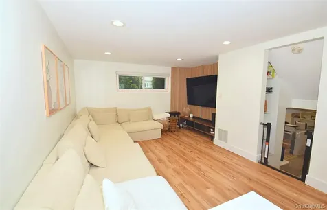 51 Whitman Avenue Syosset NY 11791