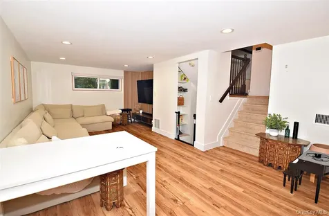 51 Whitman Avenue Syosset NY 11791
