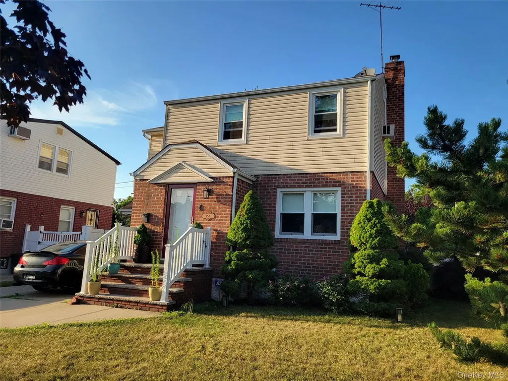 152 Norfeld Boulevard Elmont NY 11003
