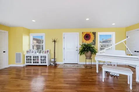 30 Milton Road Babylon NY 11702