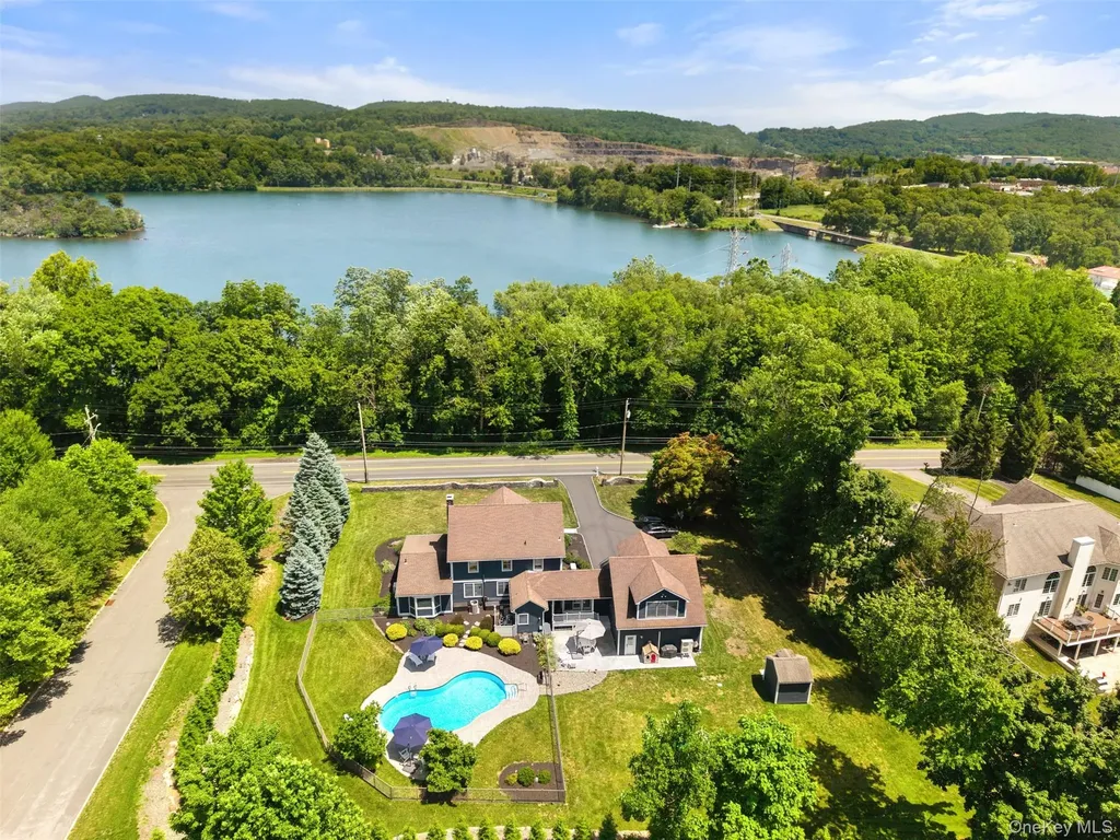 211 Strawtown Road West Nyack NY 10994