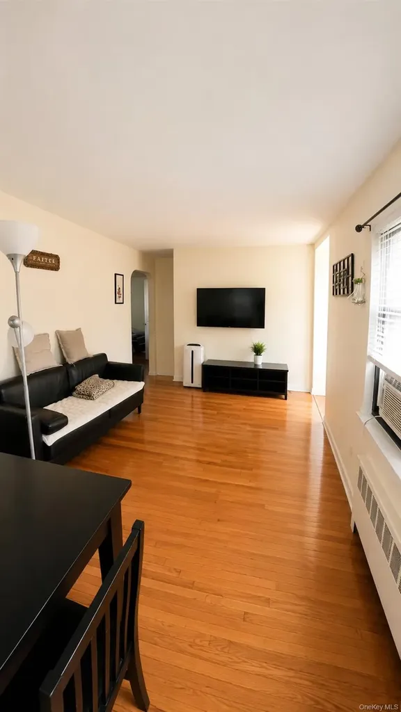 219-58 75th Avenue Oakland Gardens NY 11364