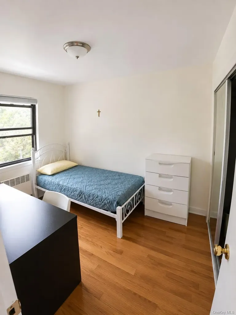 219-58 75th Avenue Oakland Gardens NY 11364