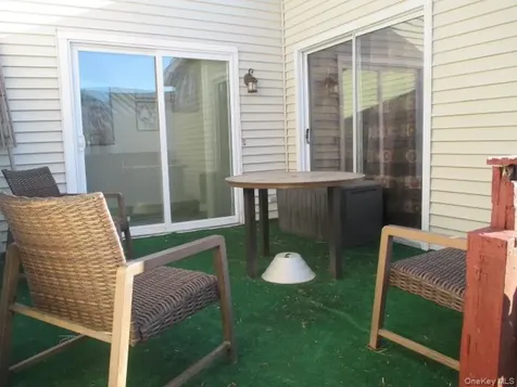 130 Village Circle W Manorville NY 11949