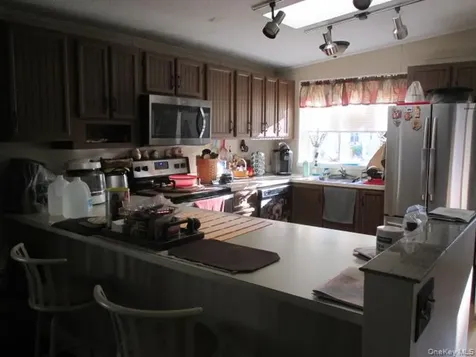 130 Village Circle W Manorville NY 11949