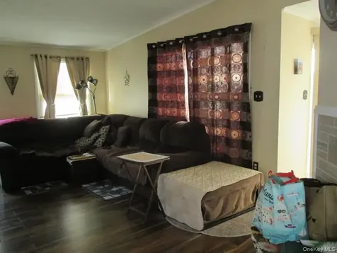 130 Village Circle W Manorville NY 11949