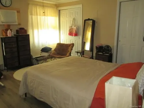130 Village Circle W Manorville NY 11949