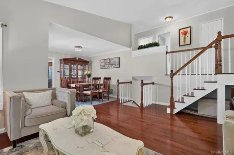 11 Oakridge Road White Plains NY 10607