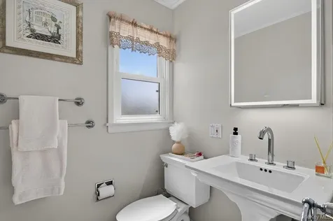 11 Oakridge Road White Plains NY 10607