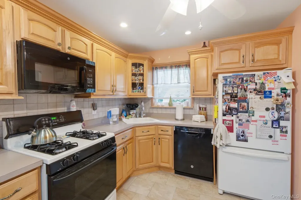 33 Wilshire Drive North Babylon NY 11703