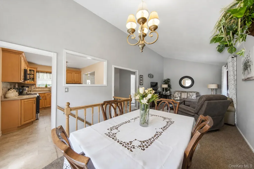 33 Wilshire Drive North Babylon NY 11703