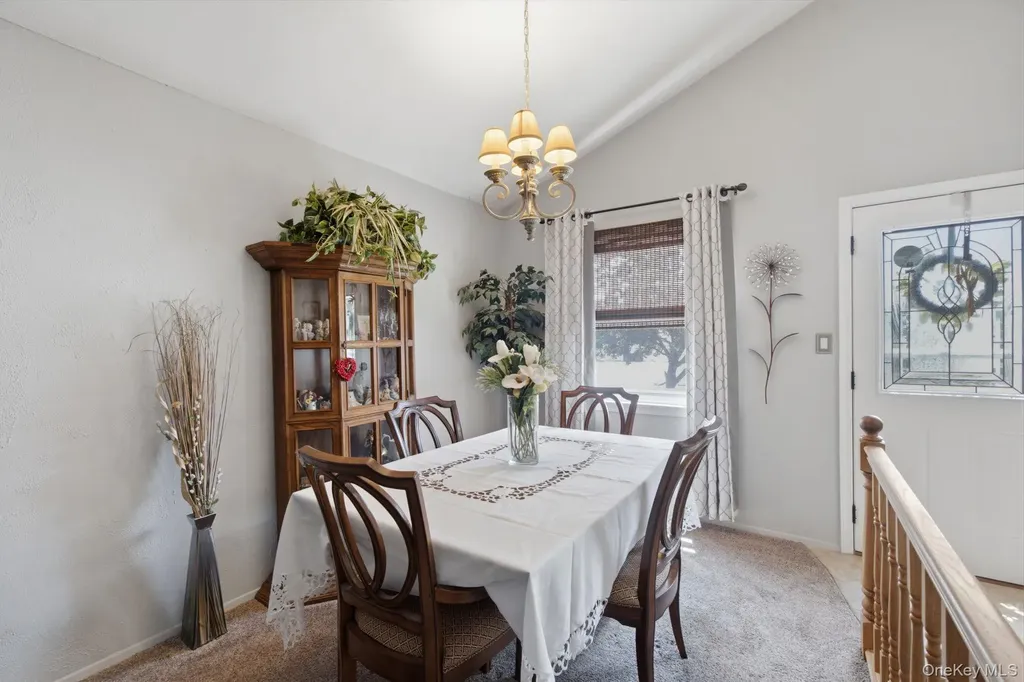 33 Wilshire Drive North Babylon NY 11703