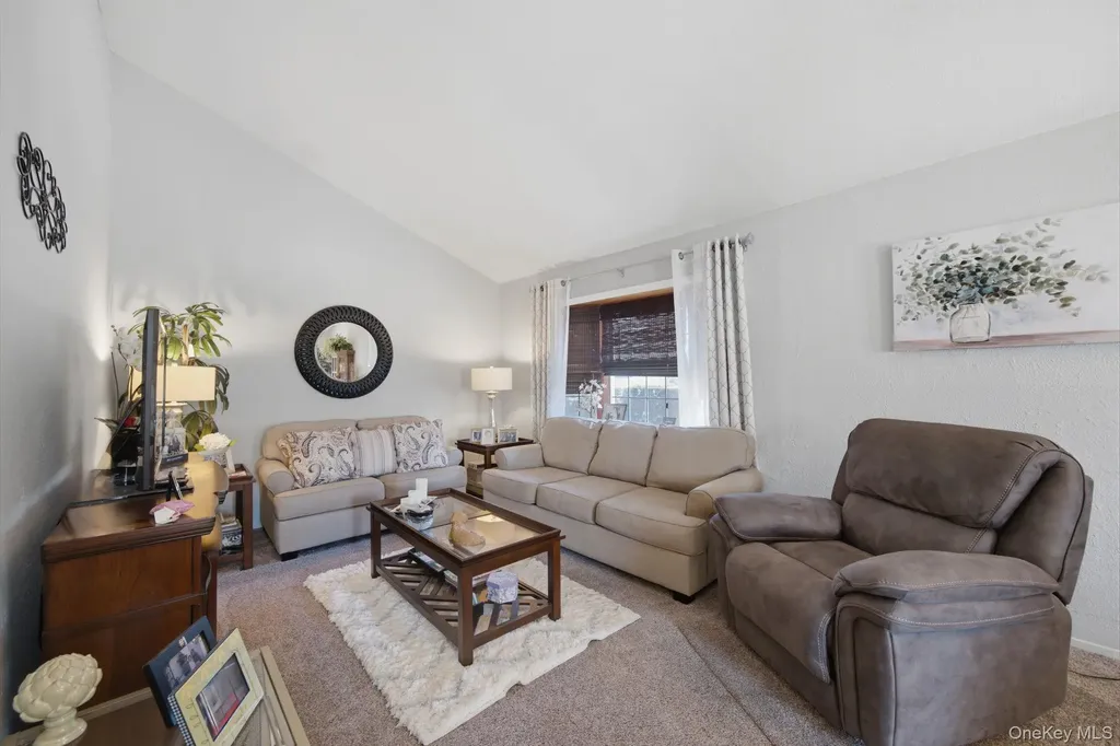 33 Wilshire Drive North Babylon NY 11703