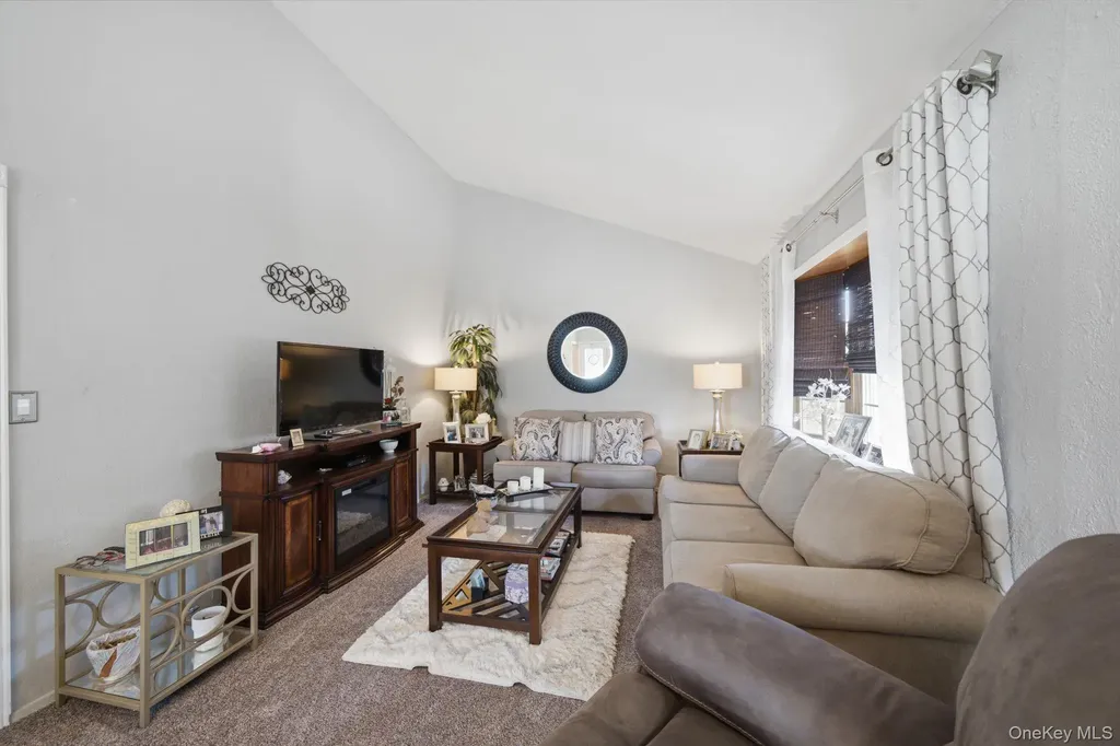 33 Wilshire Drive North Babylon NY 11703