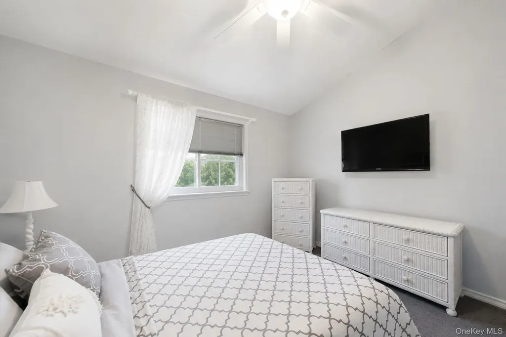 33 Wilshire Drive North Babylon NY 11703