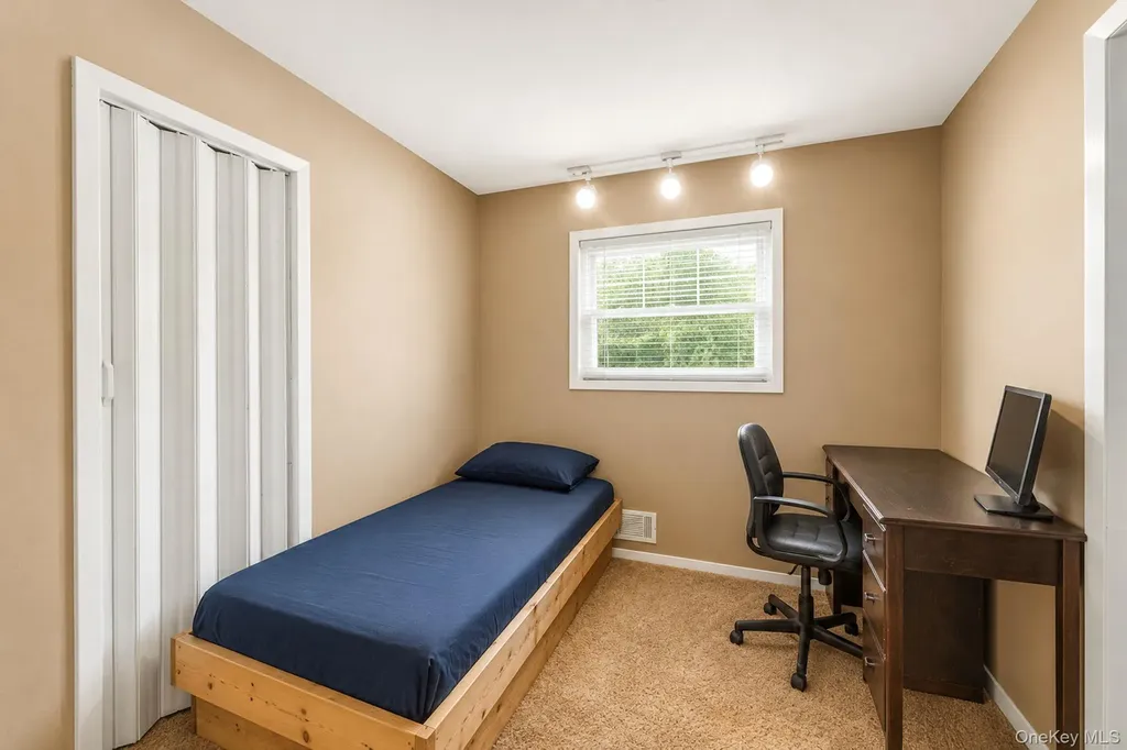 33 Wilshire Drive North Babylon NY 11703