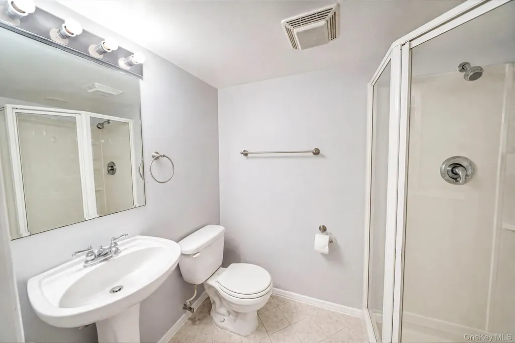 33 Wilshire Drive North Babylon NY 11703