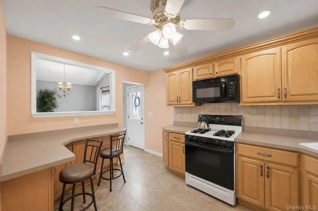 33 Wilshire Drive North Babylon NY 11703