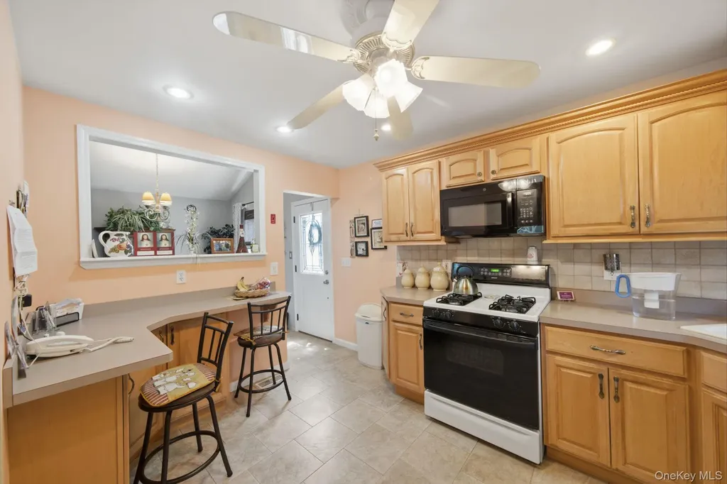 33 Wilshire Drive North Babylon NY 11703