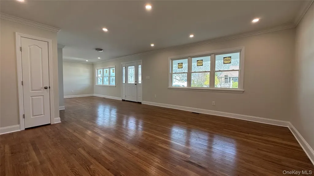 211 4th Avenue West Babylon NY 11704