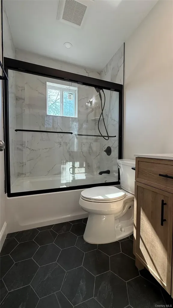 211 4th Avenue West Babylon NY 11704
