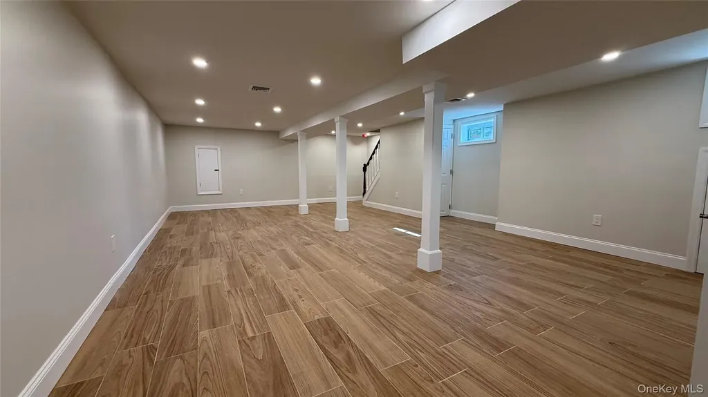 211 4th Avenue West Babylon NY 11704