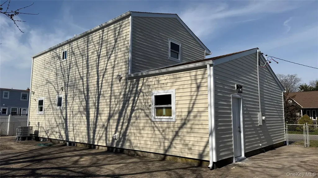 211 4th Avenue West Babylon NY 11704