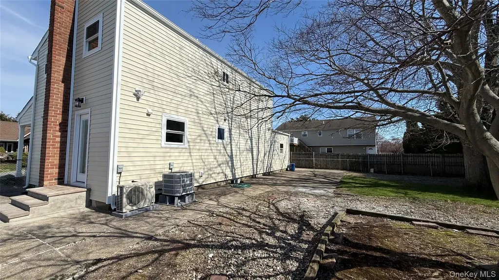 211 4th Avenue West Babylon NY 11704
