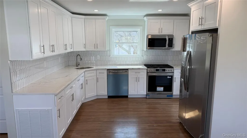 211 4th Avenue West Babylon NY 11704