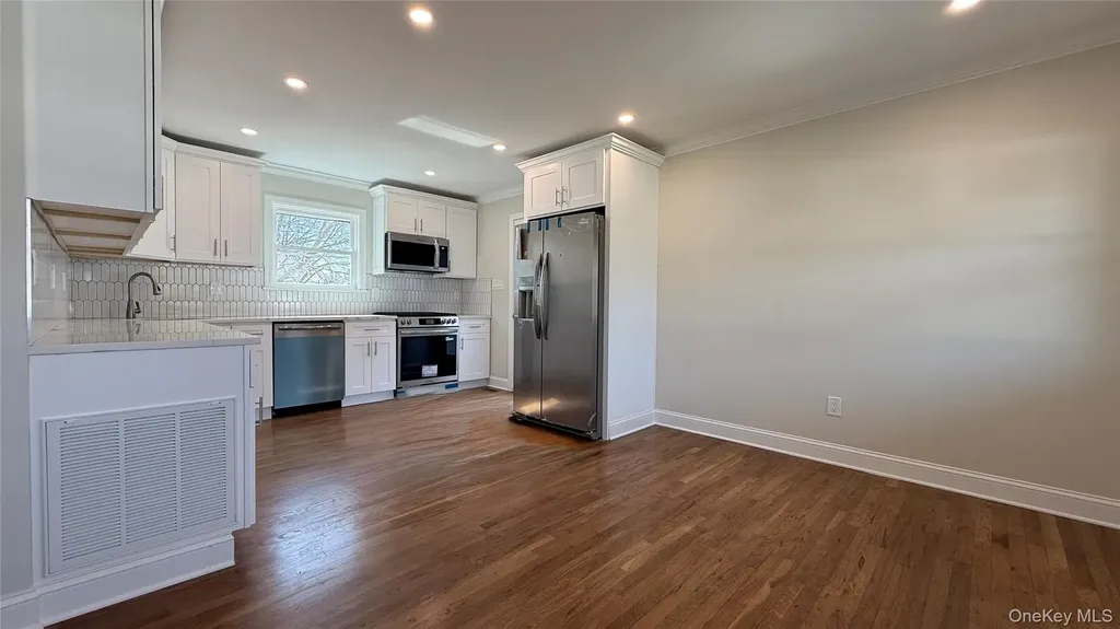 211 4th Avenue West Babylon NY 11704