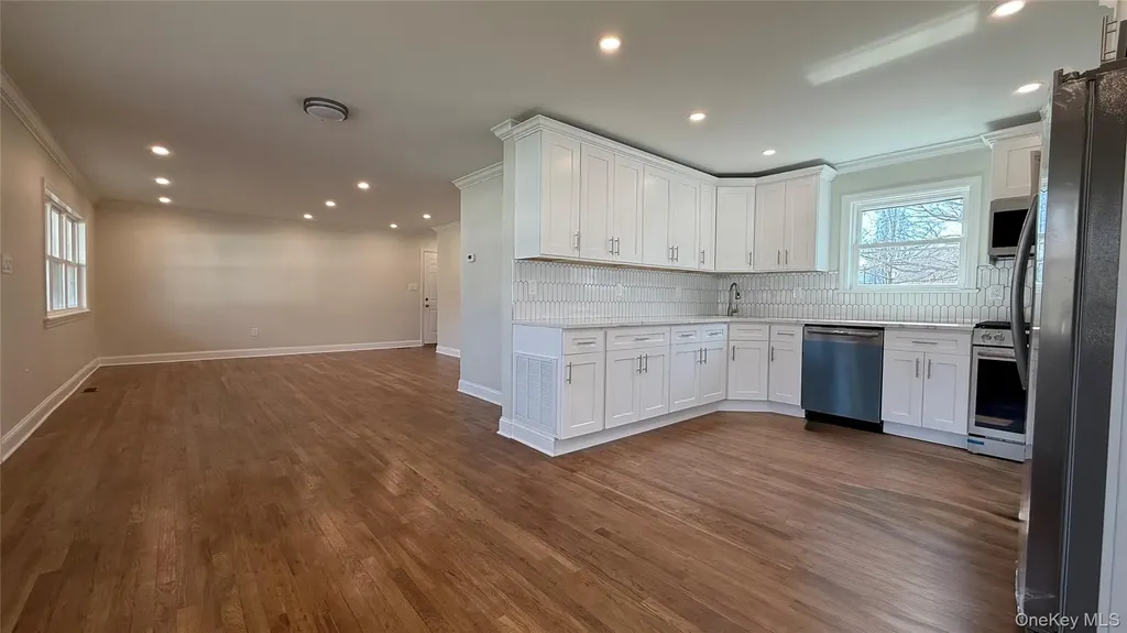 211 4th Avenue West Babylon NY 11704