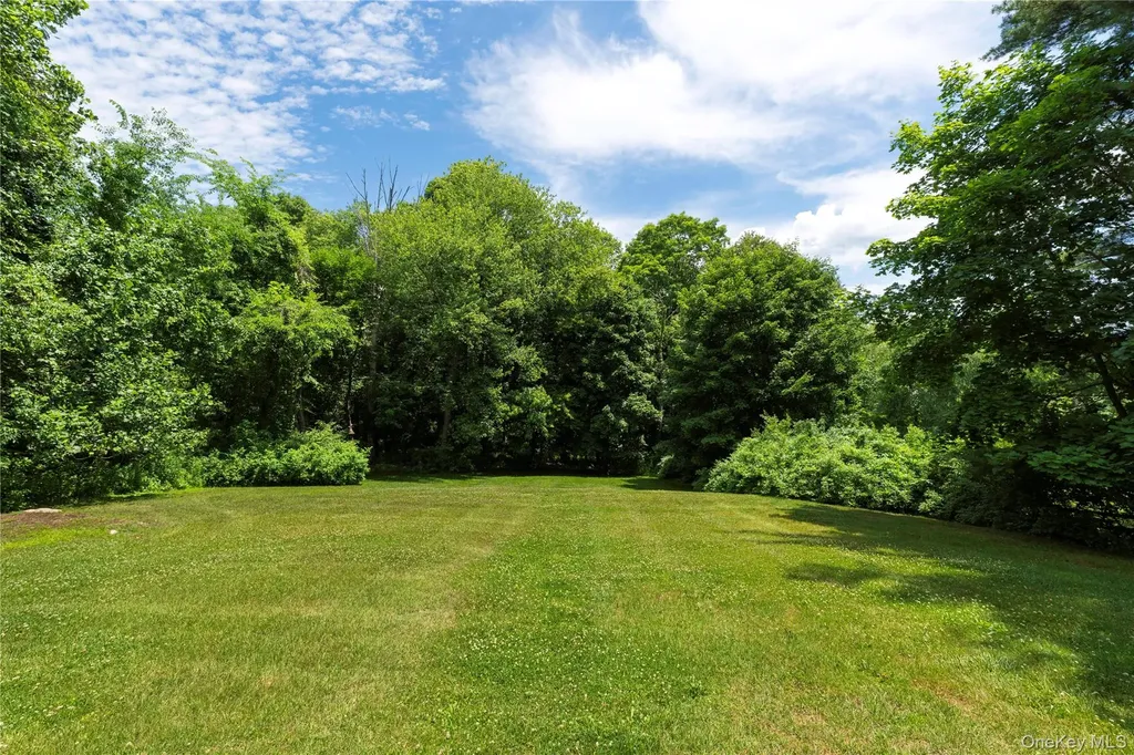30 Ridgeview Avenue Mahopac NY 10541