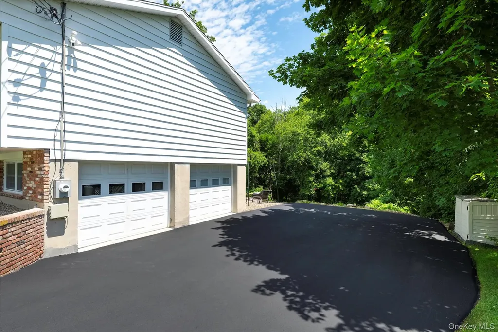 30 Ridgeview Avenue Mahopac NY 10541