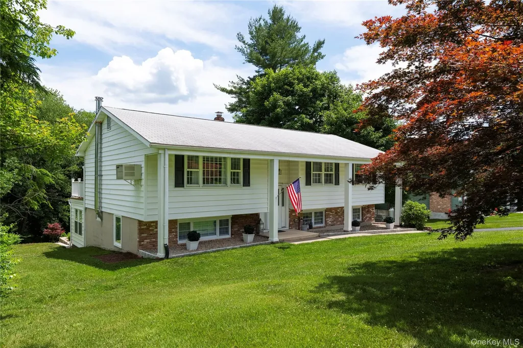30 Ridgeview Avenue Mahopac NY 10541