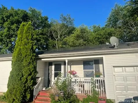 316 Leaf Avenue Central Islip NY 11722