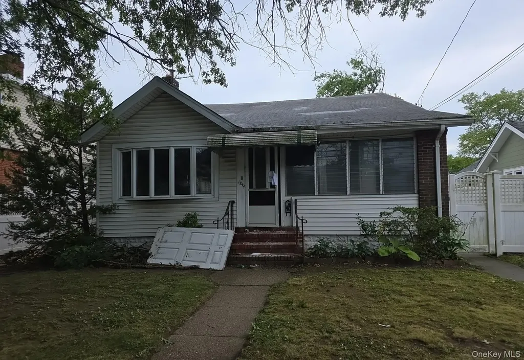 1844 Browning Street North Baldwin NY 11510