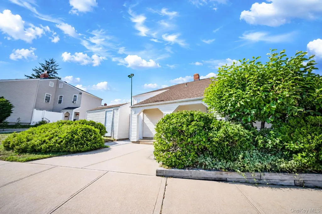180 Lowndes Avenue Huntington Station NY 11746